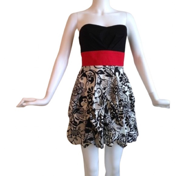 Strapless Sweetheart Neckline Dress - Picture 1 of 5